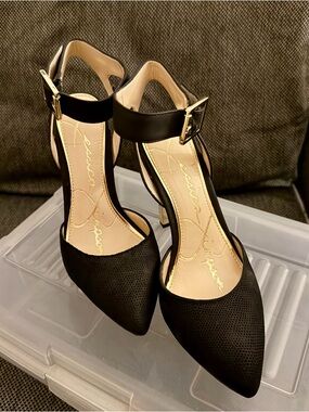 Jessica Simpson Black Pointed Ankle-Strap Pumps with Gold Buckle. Size 6/12